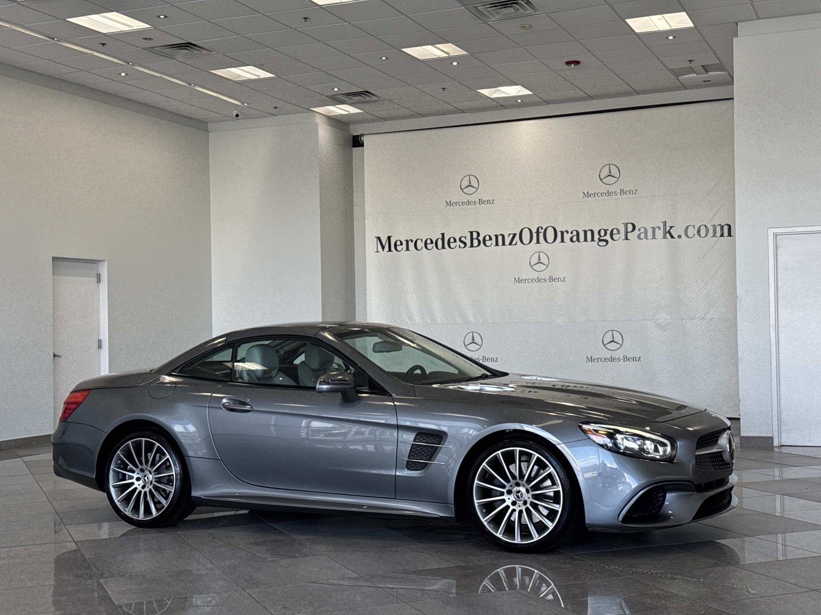 Used 2017 Mercedes-Benz SL 550 image 2