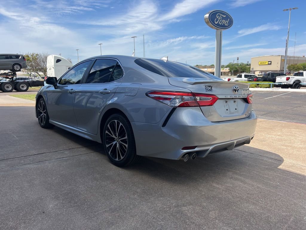 Used 2020 Toyota Camry SE image 6