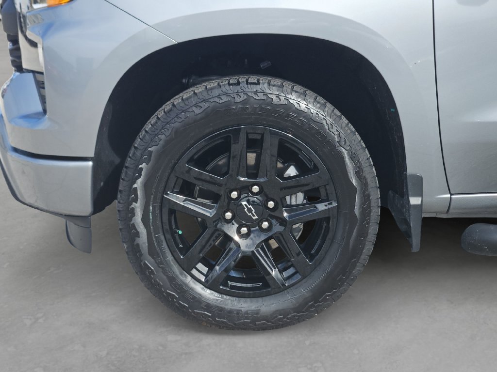 Used 2024 Chevrolet Silverado 1500 Custom w/ Turbomax Blackout Package RWD image 9