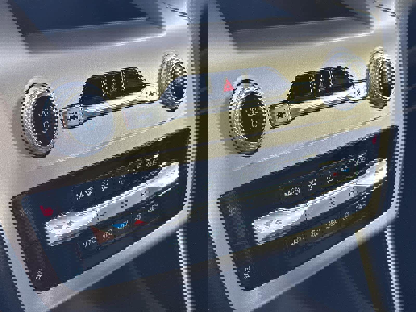 Used 2022 Ford Explorer XLT w/ Equipment Group 202A image 18