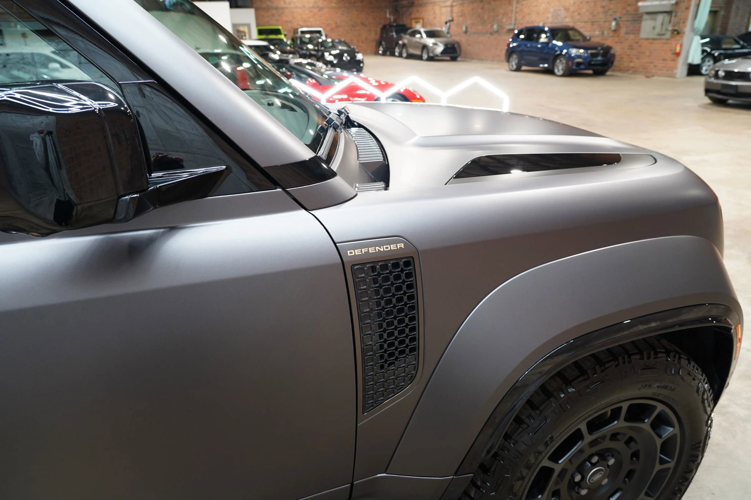 Used 2025 Land Rover Defender 110 image 33