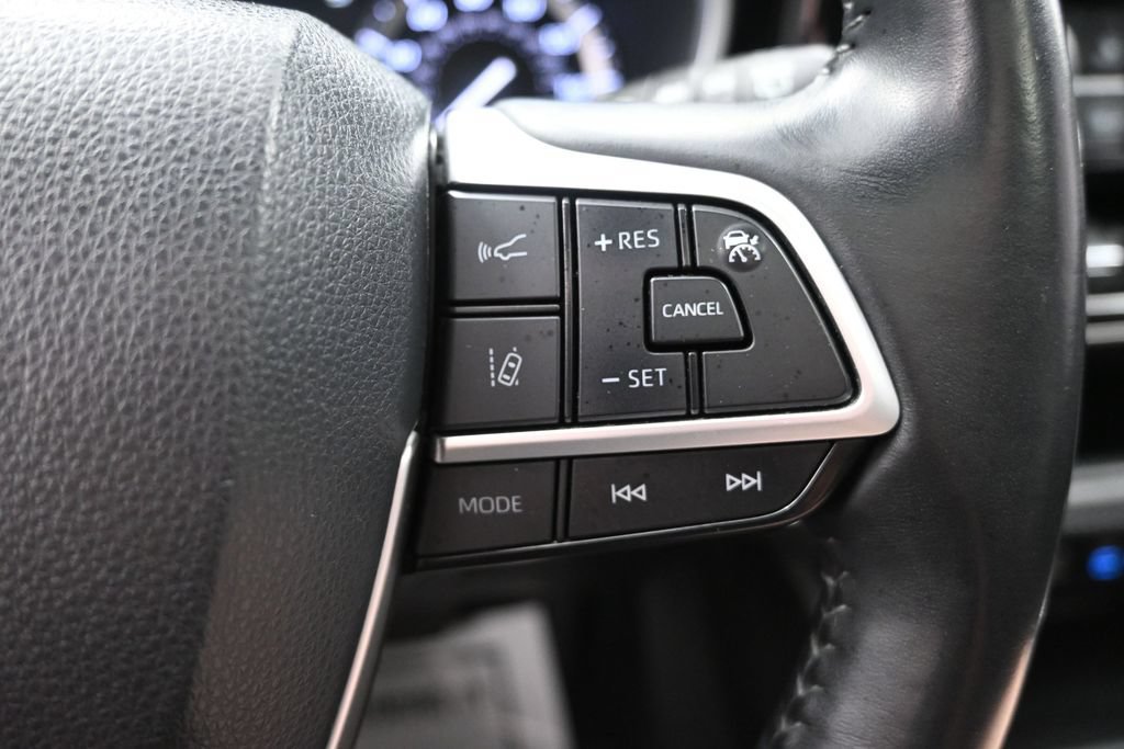 Used 2022 Toyota Highlander XLE AWD/4WD image 24
