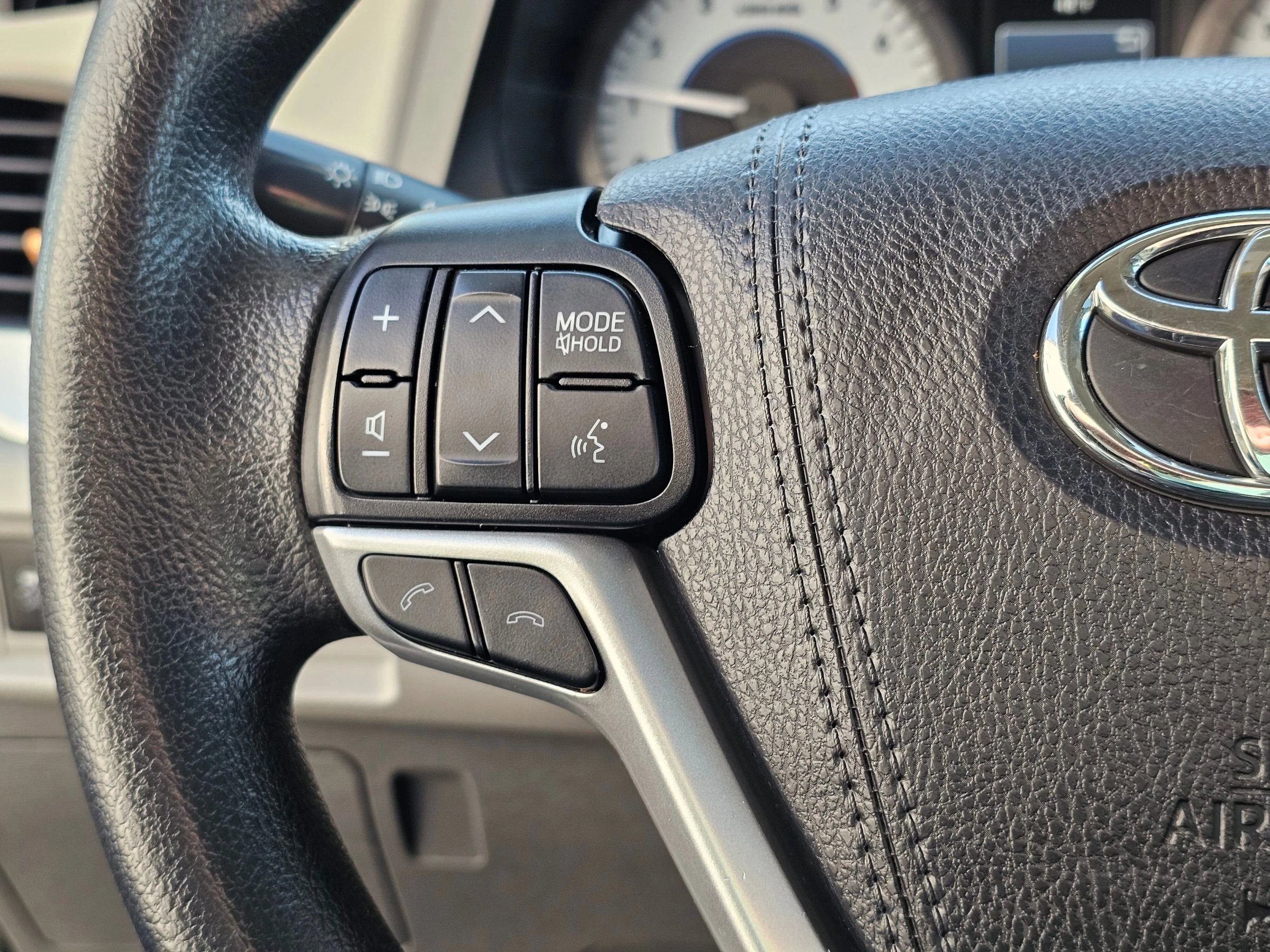 Used 2020 Toyota Sienna L image 25