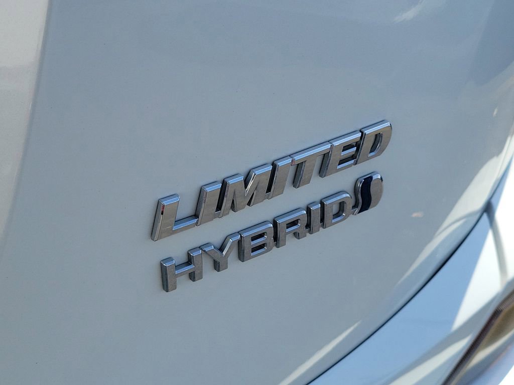 Used 2016 Toyota RAV4 Limited w/ Advanced Technology Package image 8