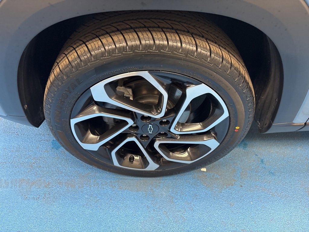 Certified 2025 Chevrolet Trax RS w/ Sunroof Package image 17