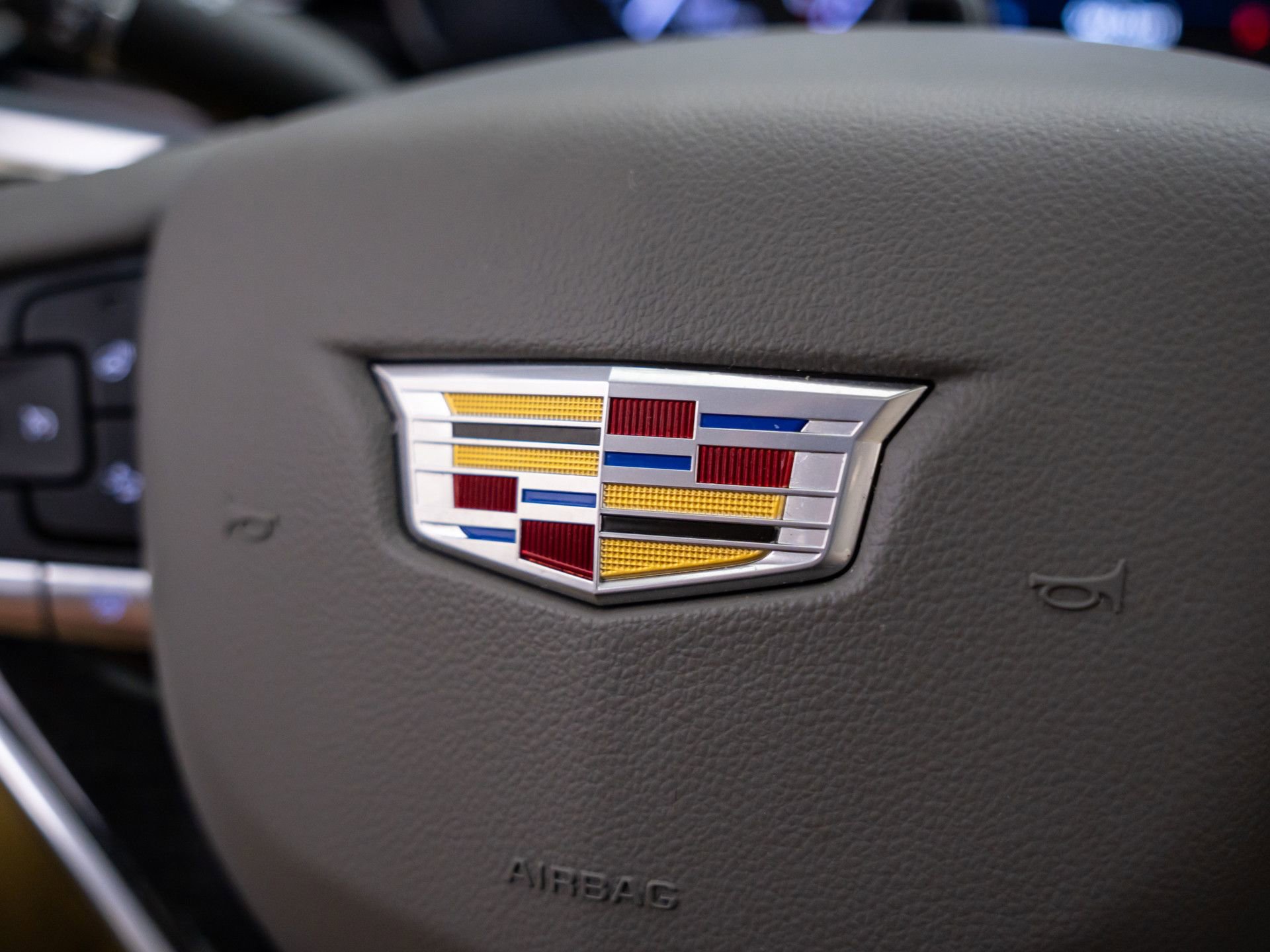 Used 2025 Cadillac XT6 Premium Luxury w/ Technology Package AWD/4WD image 29
