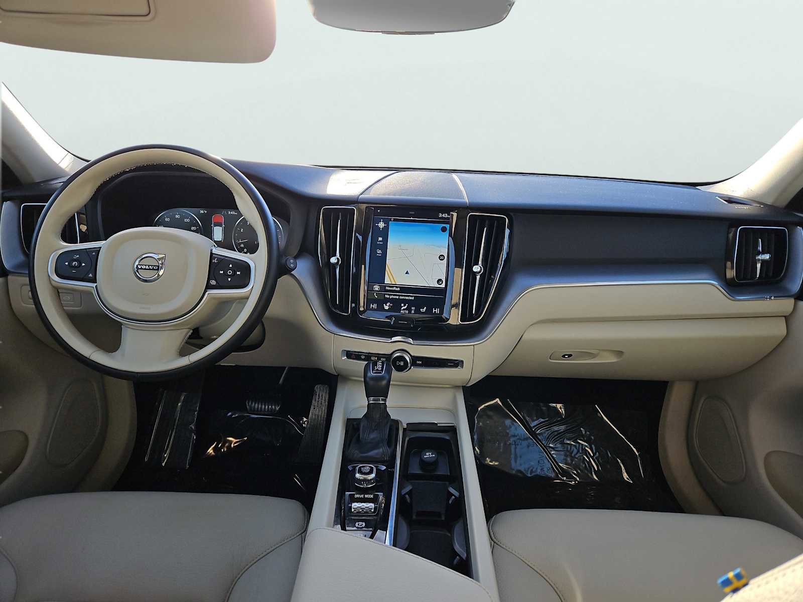 Used 2020 Volvo XC60 T6 Momentum w/ Protection Package Premier image 11