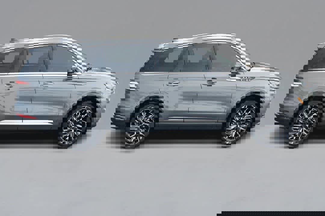 Used 2025 Lincoln Aviator Reserve w/ Equipment Group 201A image 4