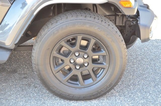 Used 2020 Jeep Gladiator Overland image 10