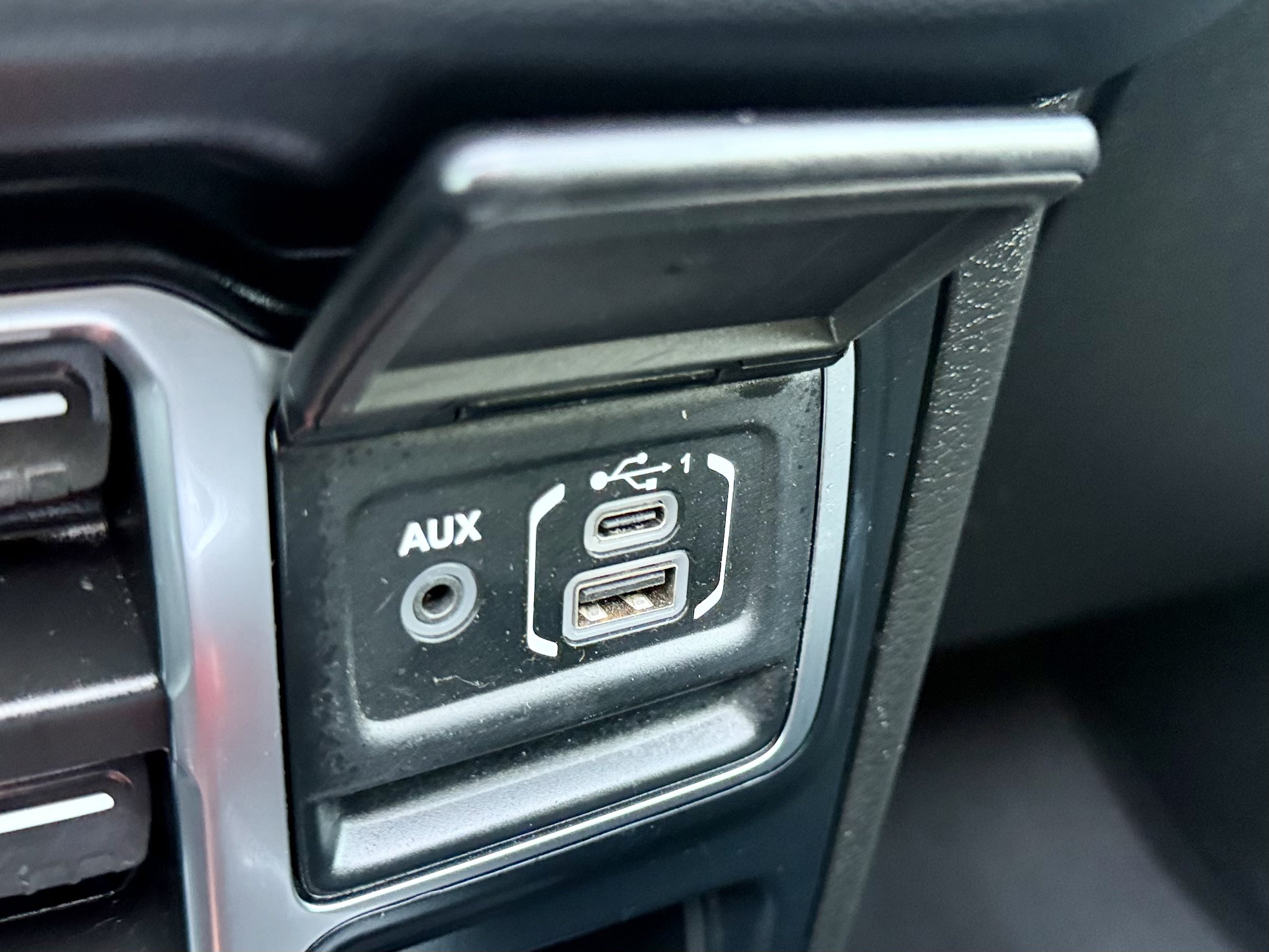 Used 2024 Jeep Wrangler Unlimited Sahara AWD/4WD image 40