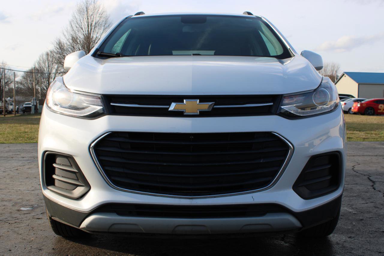 Used 2021 Chevrolet Trax LT w/ LT Convenience Package image 2