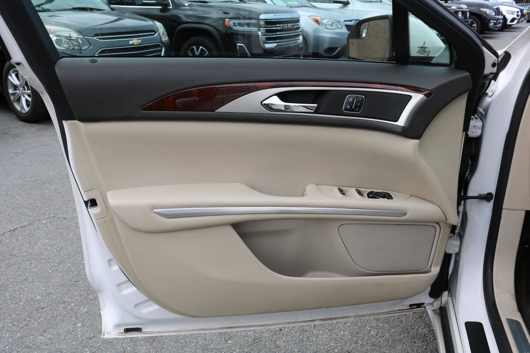 Used 2016 Lincoln MKZ image 13