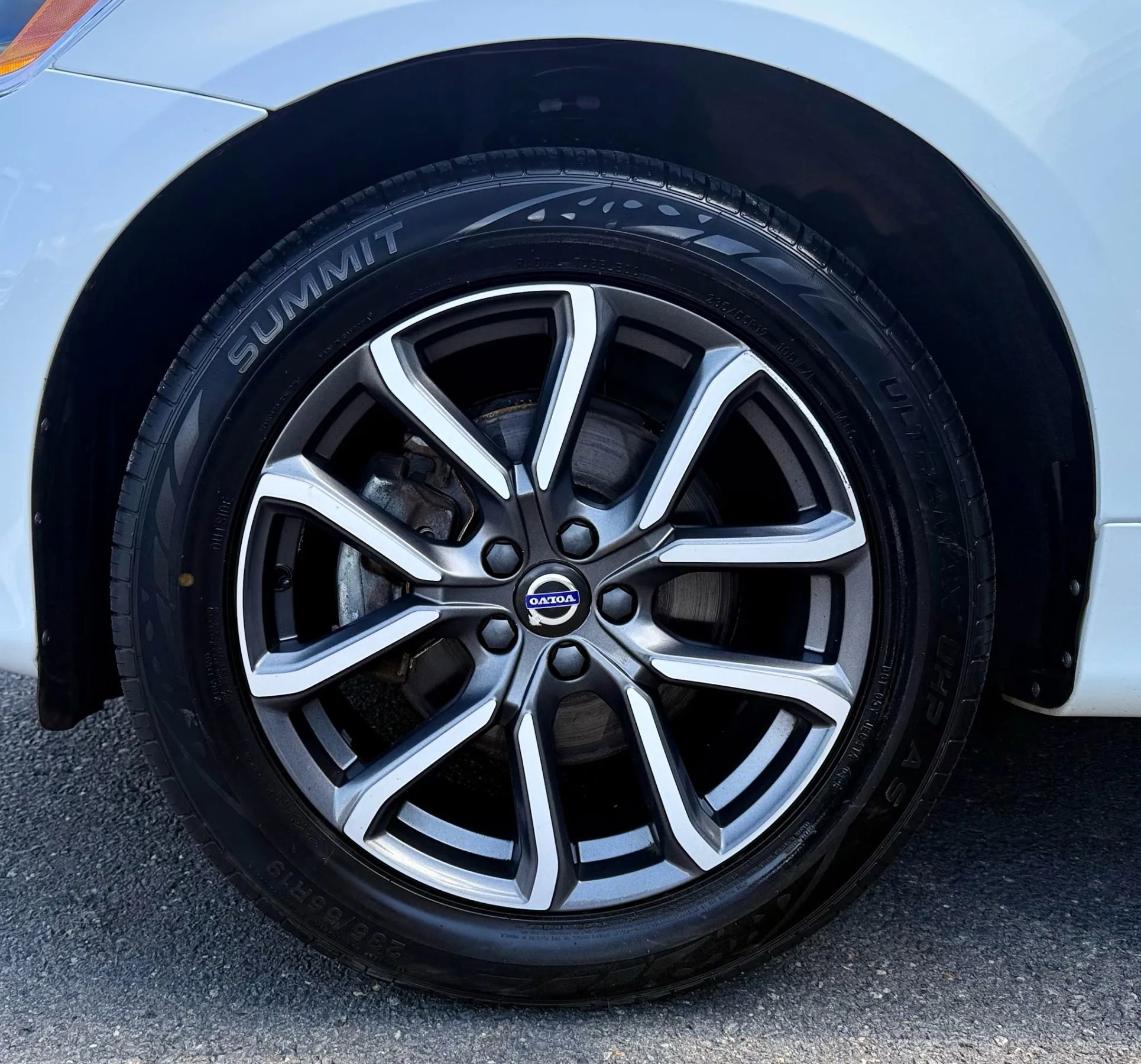 Used 2017 Volvo XC60 T6 Dynamic w/ Preferred Option Package image 63