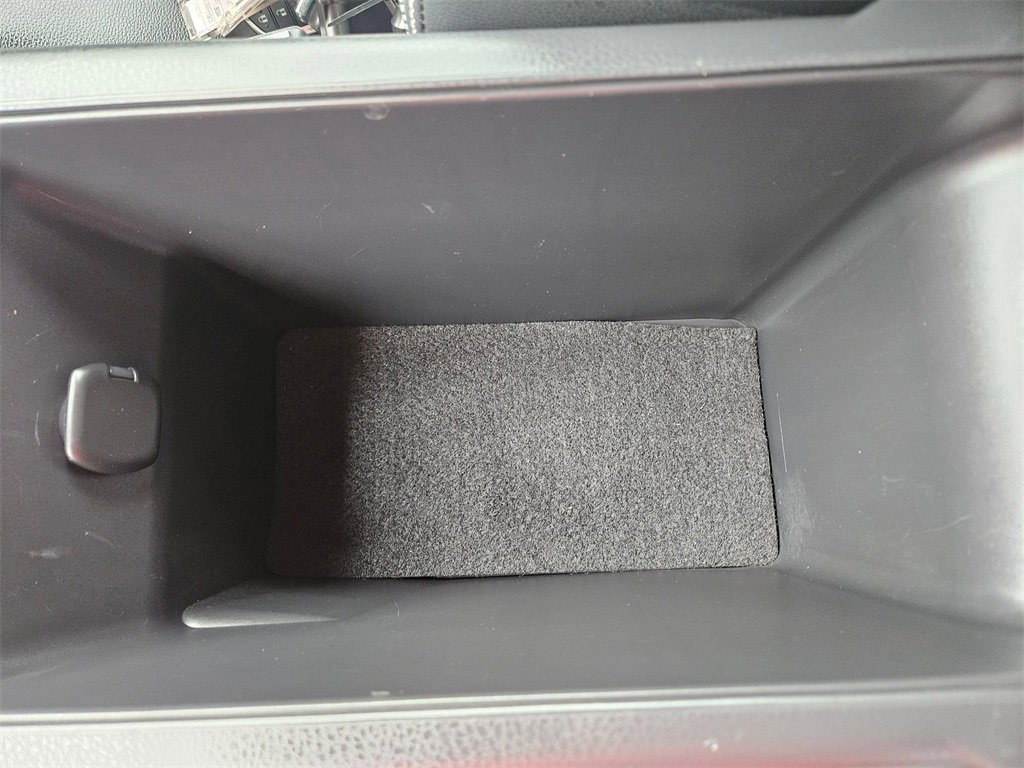 Used 2025 Toyota Camry SE image 30