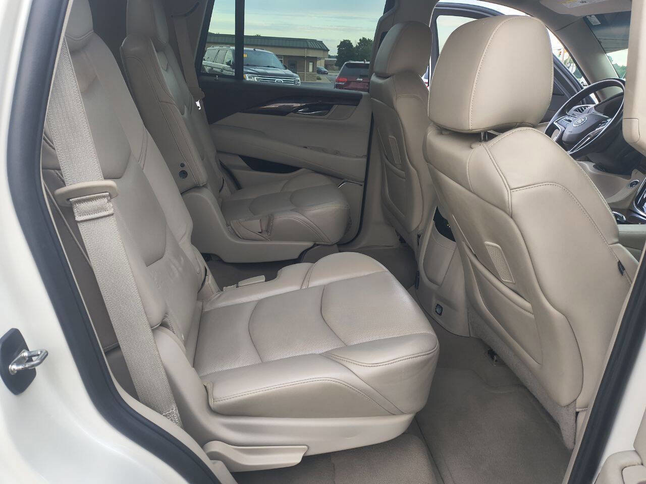 Used 2015 Cadillac Escalade Premium image 26