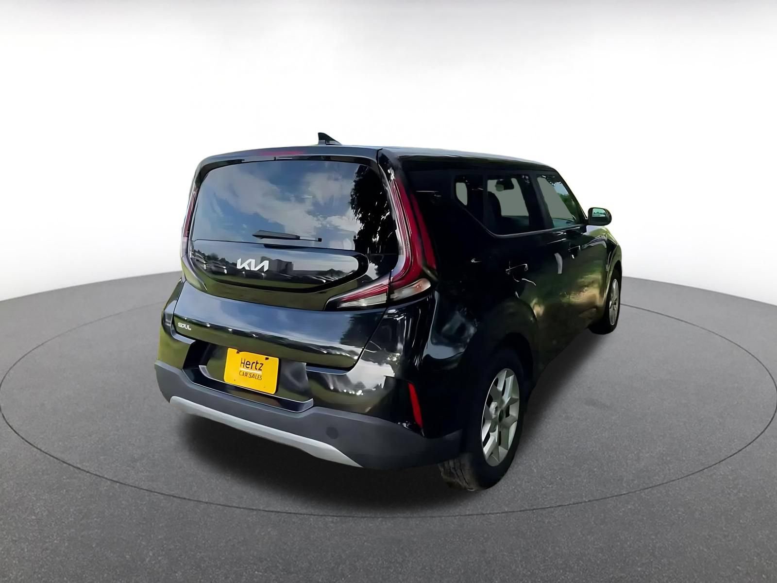 Used 2025 Kia Soul LX w/ LX Technology Package FWD image 14
