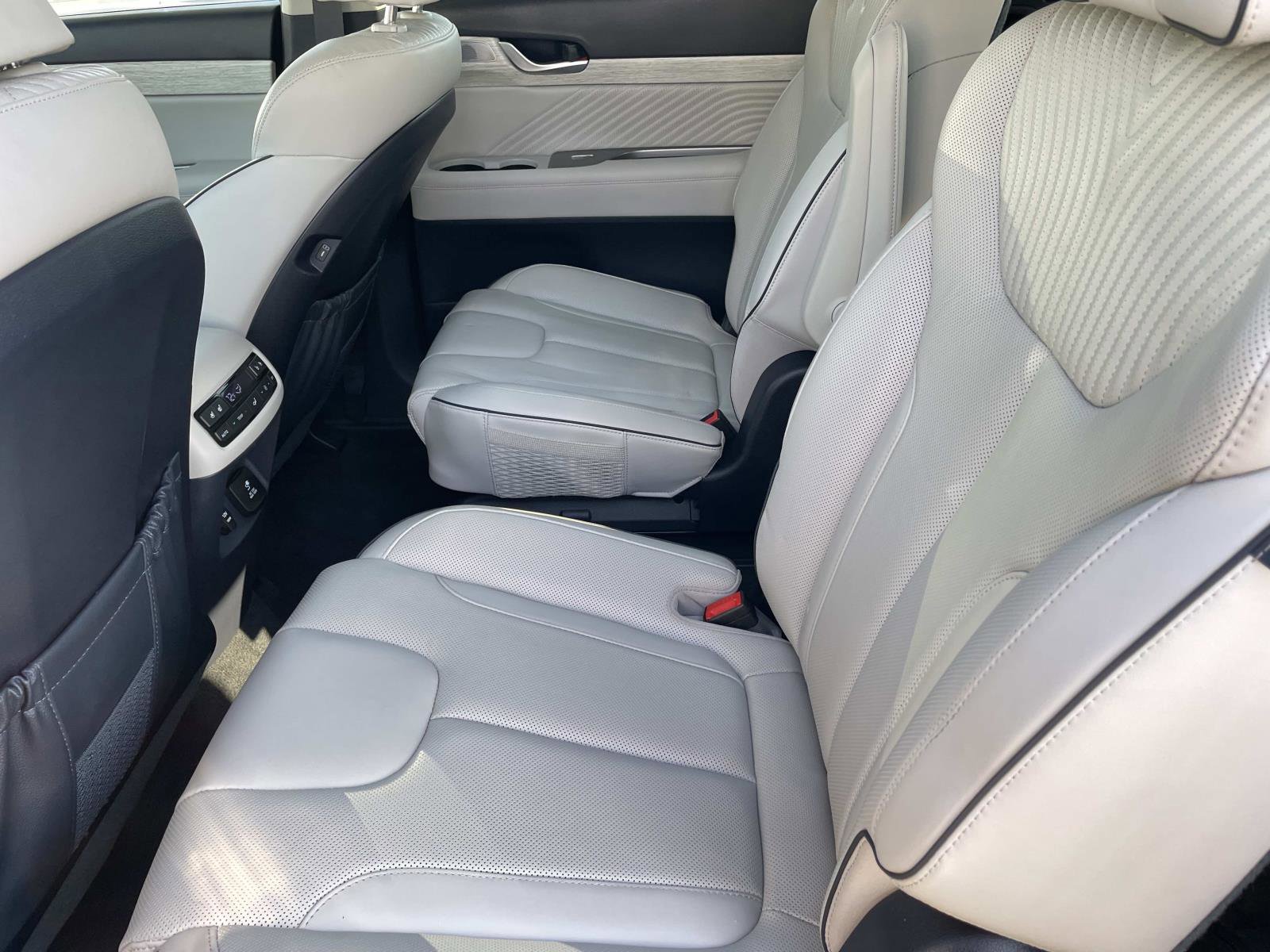 Used 2023 Hyundai Palisade Calligraphy image 25