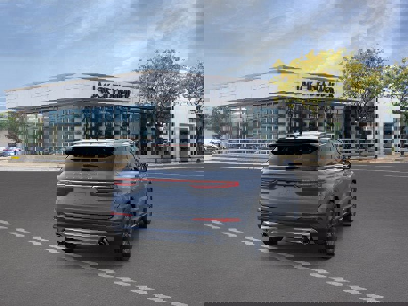 Used 2026 Lincoln Corsair Premiere image 8