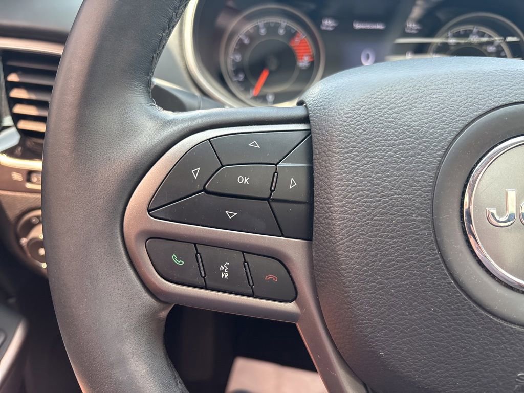 Used 2019 Jeep Cherokee Overland AWD/4WD image 60