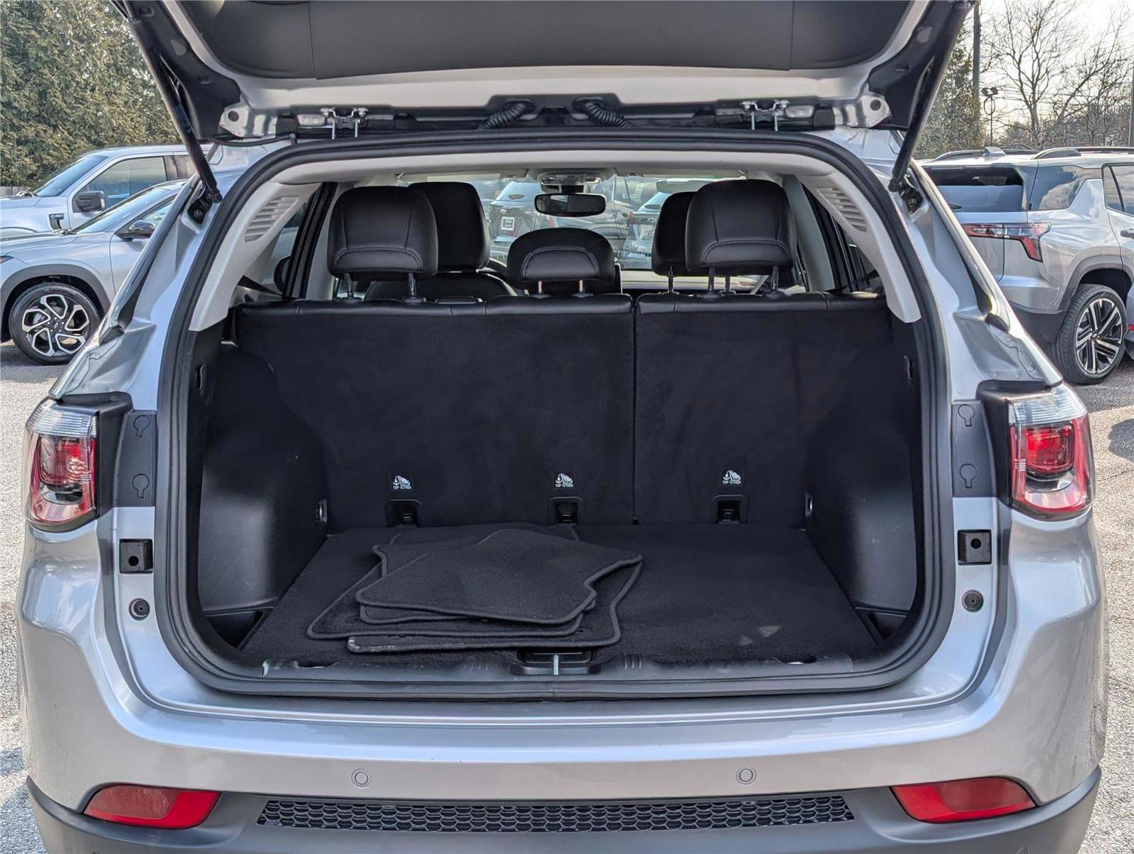 Used 2022 Jeep Compass Trailhawk image 15