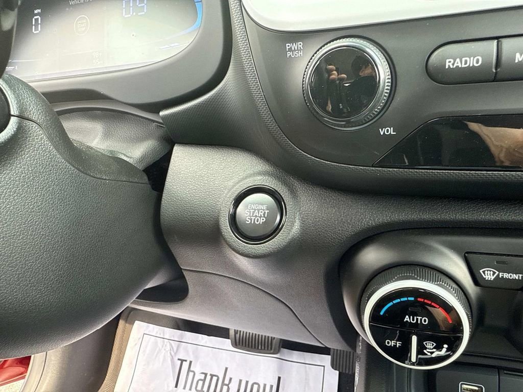 Used 2024 Hyundai Venue Limited image 23