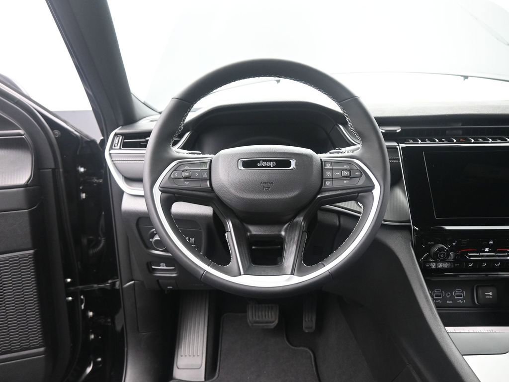 New 2025 Jeep Grand Cherokee L Laredo w/ Luxury Tech Group I image 29