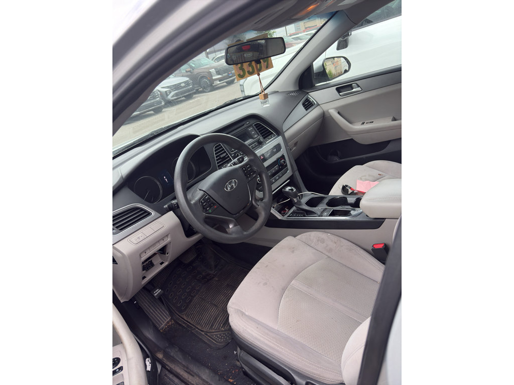 Used 2015 Hyundai Sonata SE FWD image 2