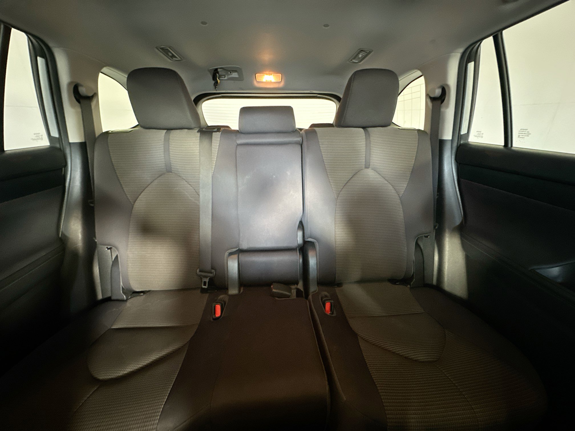 Used 2023 Toyota Highlander L image 30