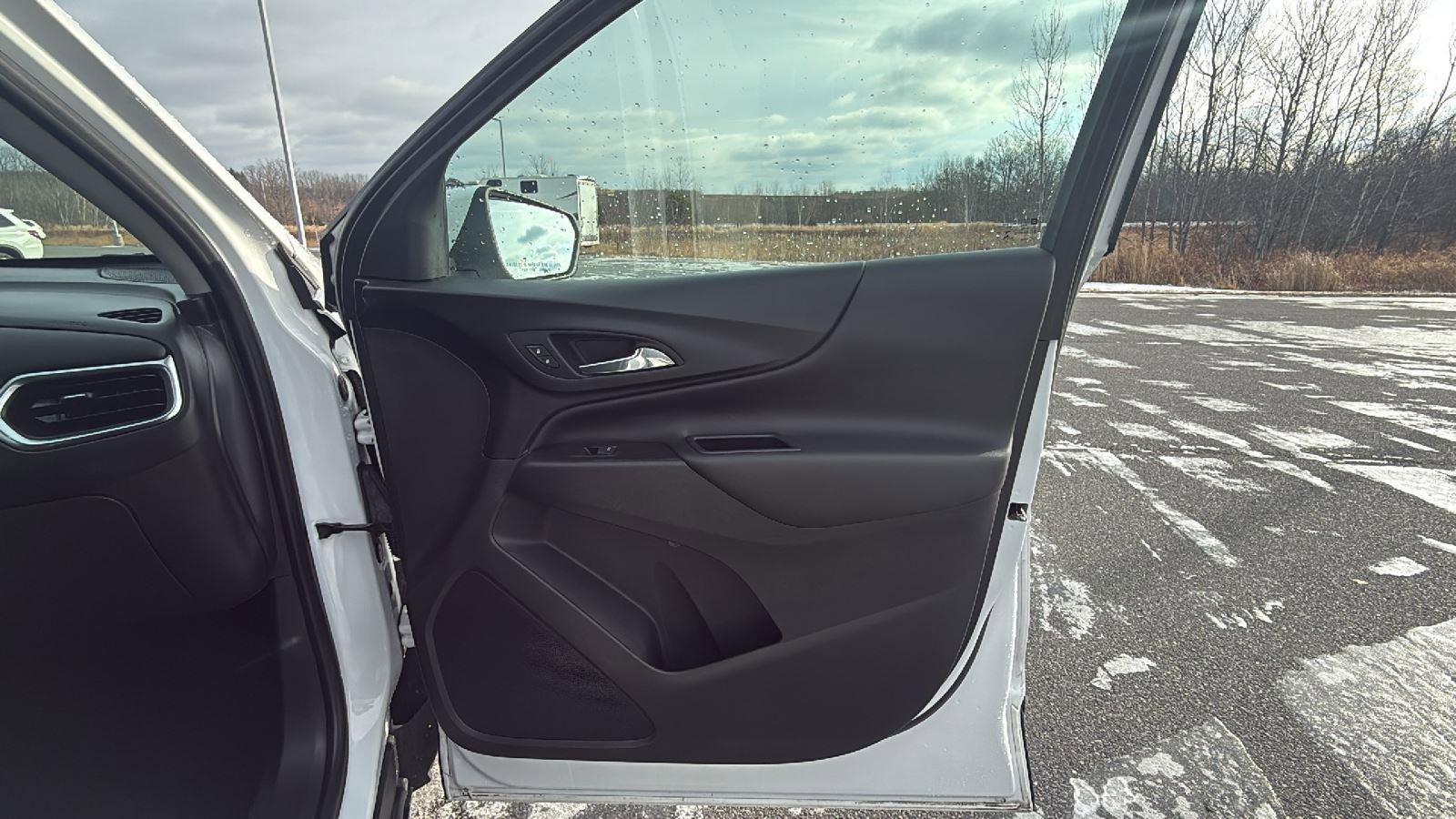 Used 2022 Chevrolet Equinox LT image 17