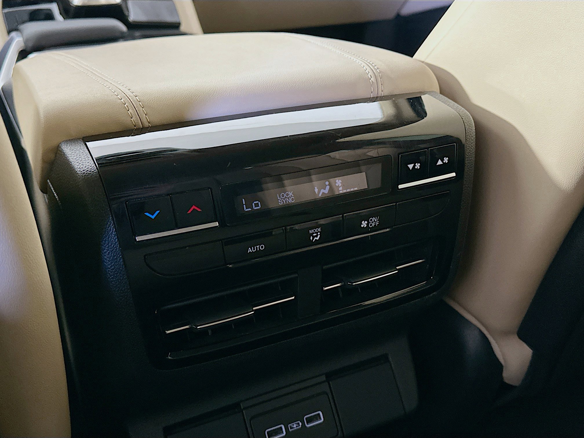 Used 2023 Acura MDX SH-AWD w/ Technology Package image 28