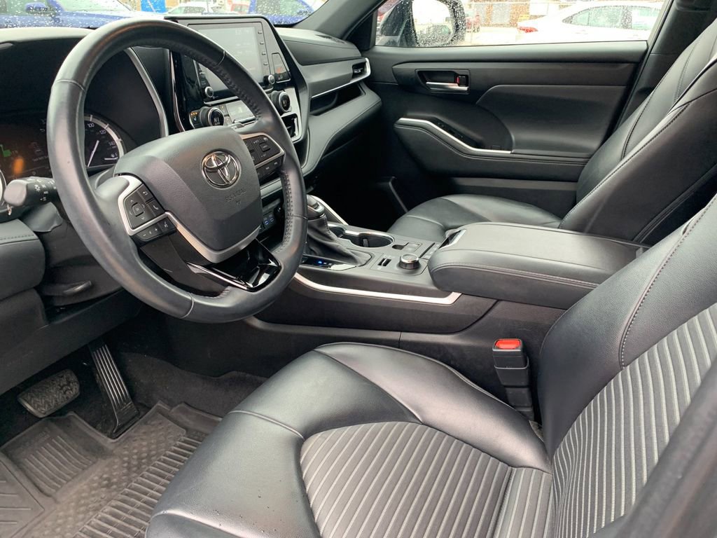 Used 2022 Toyota Highlander XSE image 11