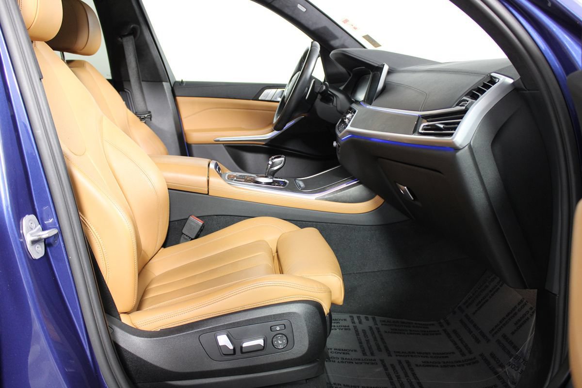 Used 2022 BMW X7 xDrive40i w/ M Sport Package AWD/4WD image 10