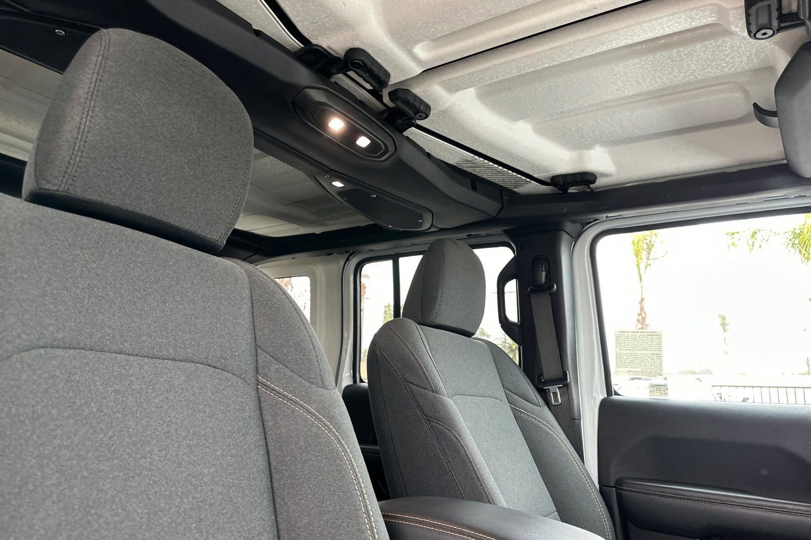 Used 2025 Jeep Wrangler Sahara image 17