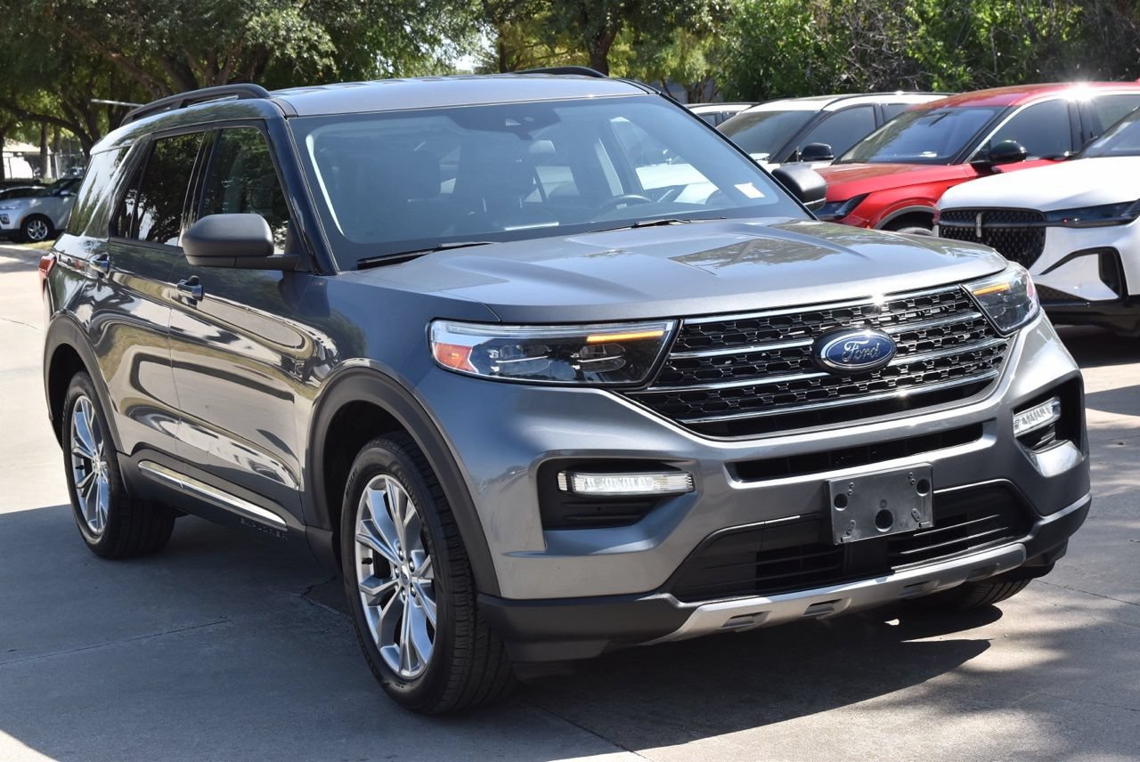 Used 2021 Ford Explorer XLT w/ Equipment Group 202A RWD image 4