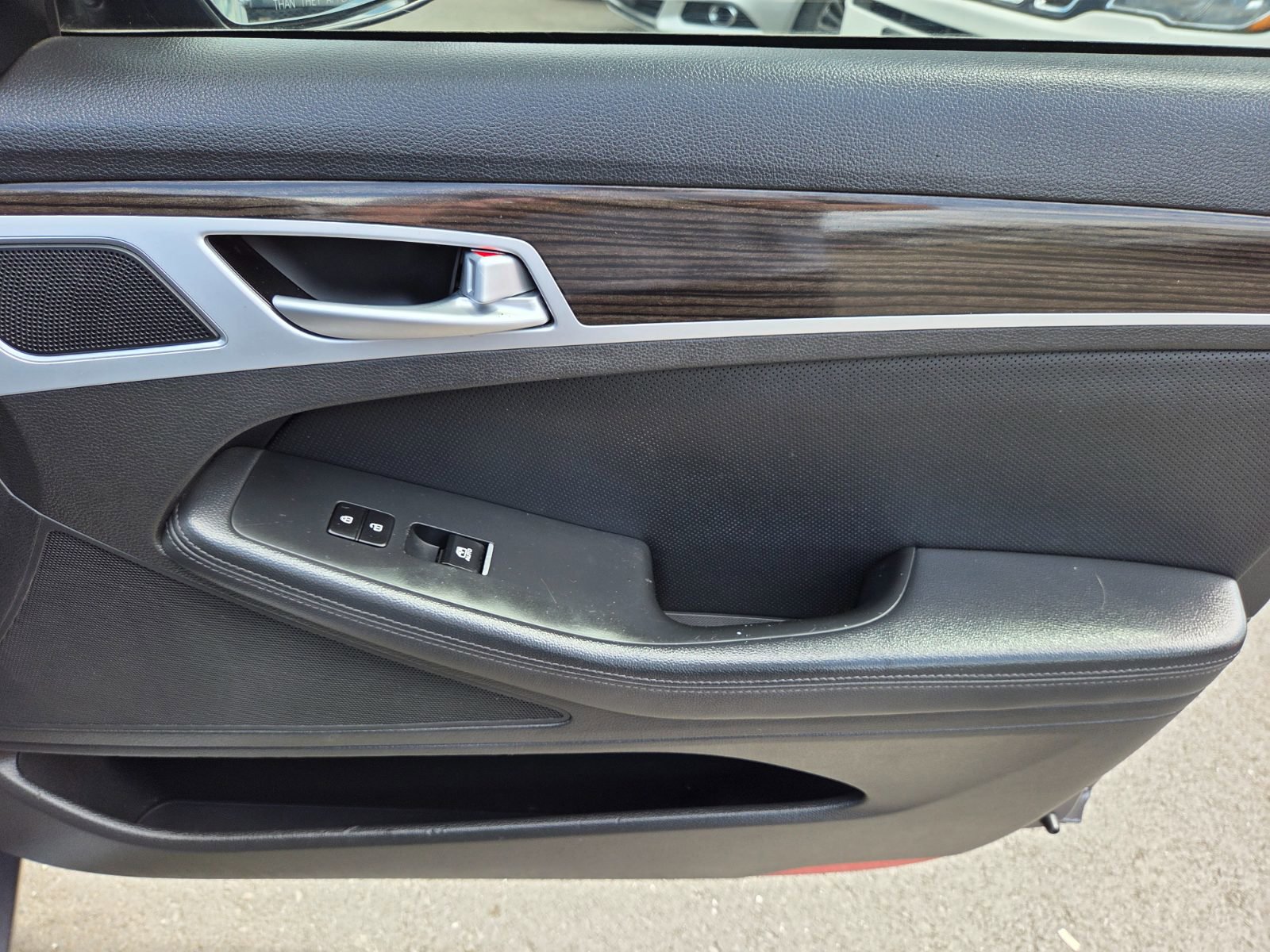 Used 2015 Hyundai Genesis 3.8 RWD image 12
