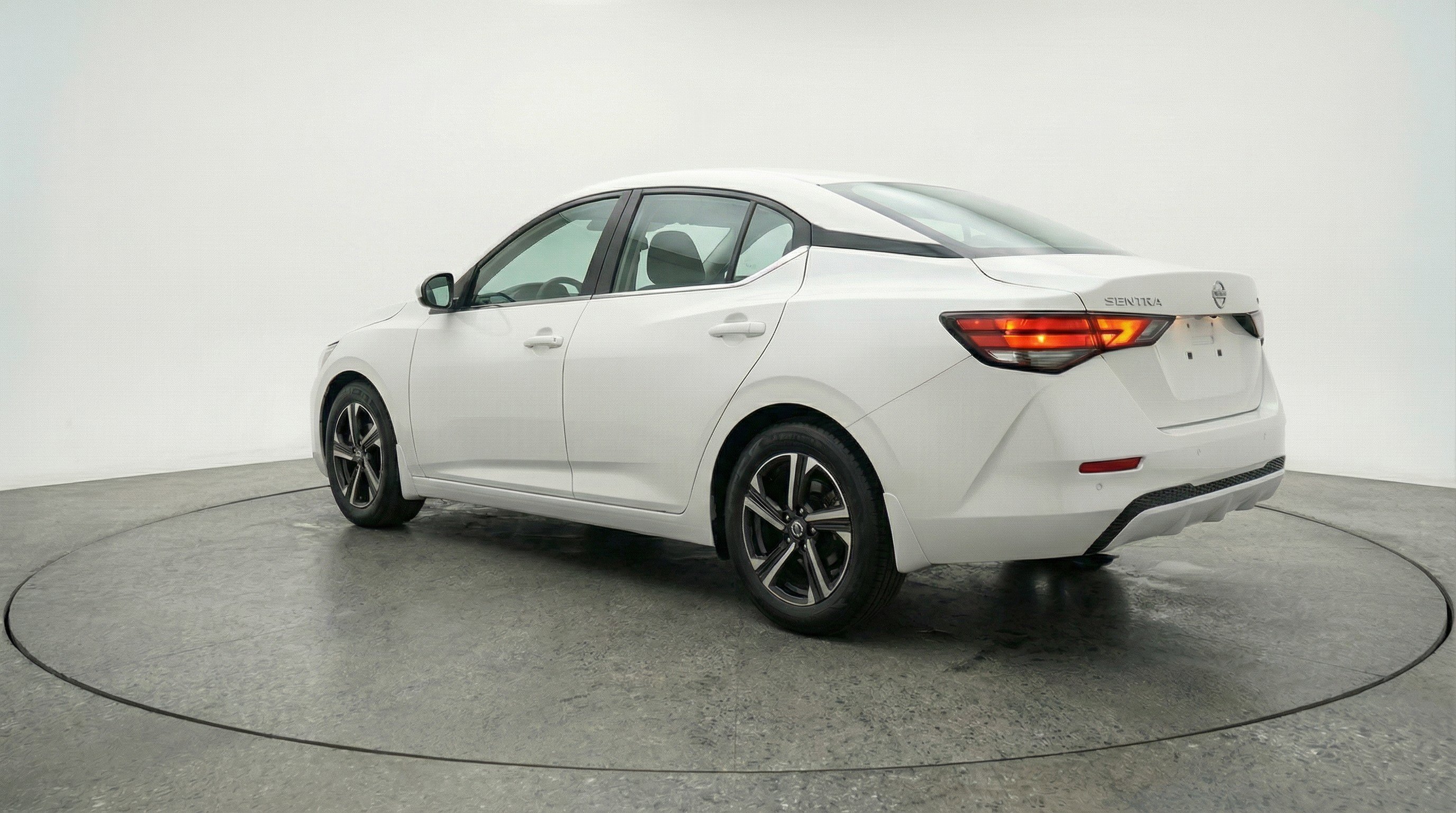 Used 2025 Nissan Sentra SV image 6