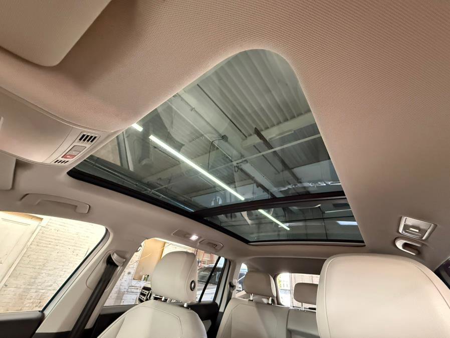 Used 2018 Volkswagen Tiguan SE w/ Panoramic Sunroof Package AWD/4WD image 26