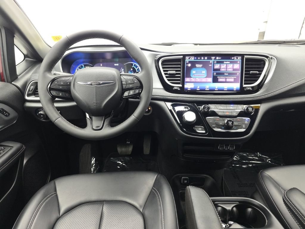 Used 2023 Chrysler Pacifica Touring-L w/ S Appearance Package image 13