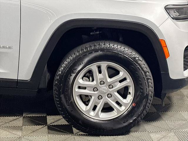 Certified 2025 Jeep Grand Cherokee Laredo w/ Luxury Tech Group I AWD/4WD image 23