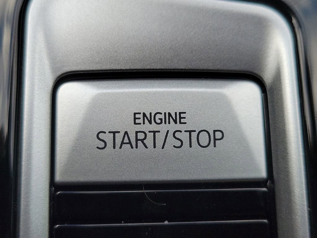 Used 2024 Volkswagen Atlas SEL Premium R-Line image 32