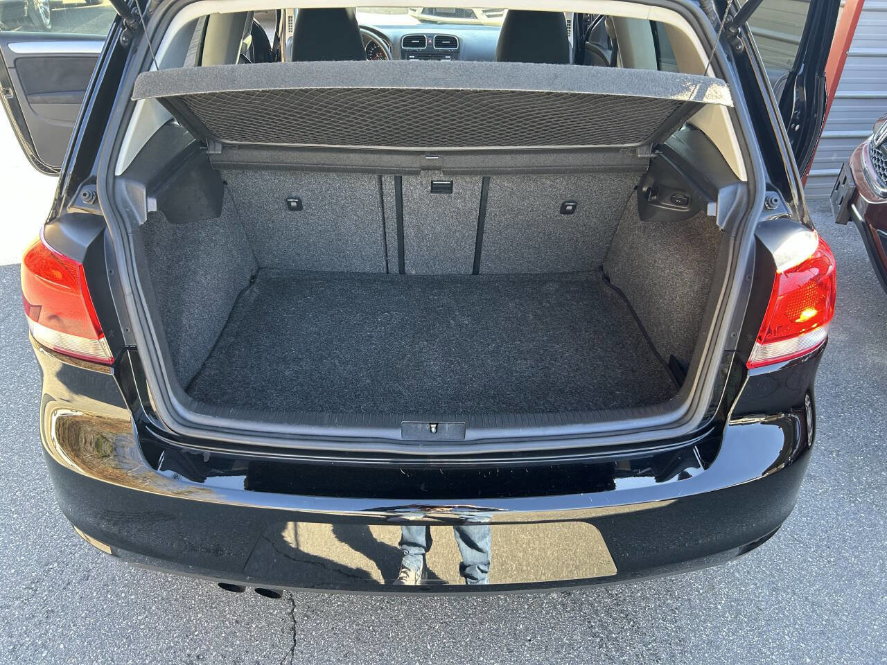 Used 2010 Volkswagen Golf 2-Door image 16