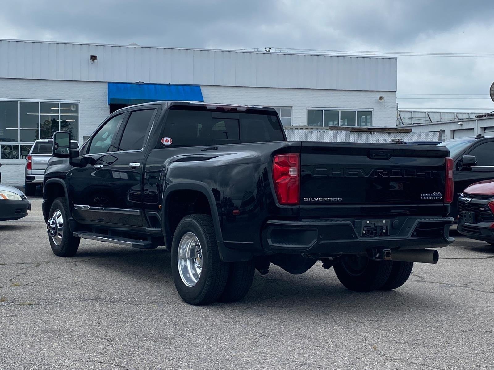 Used 2024 Chevrolet Silverado 3500 High Country w/ High Country Premium Package AWD/4WD image 5