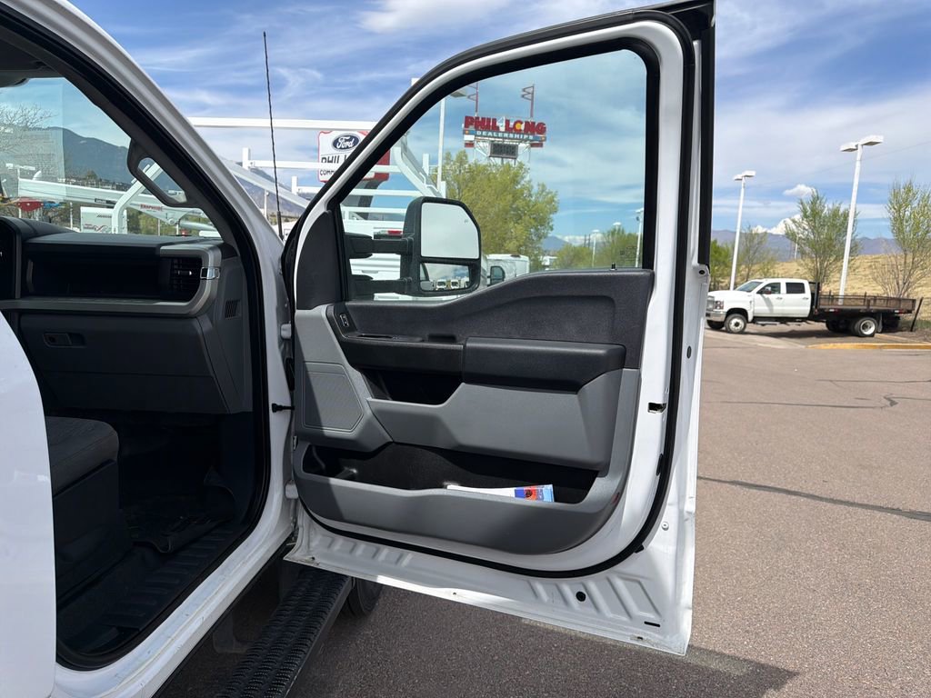 Used 2023 Ford F550 4x4 Regular Cab Super Duty image 19