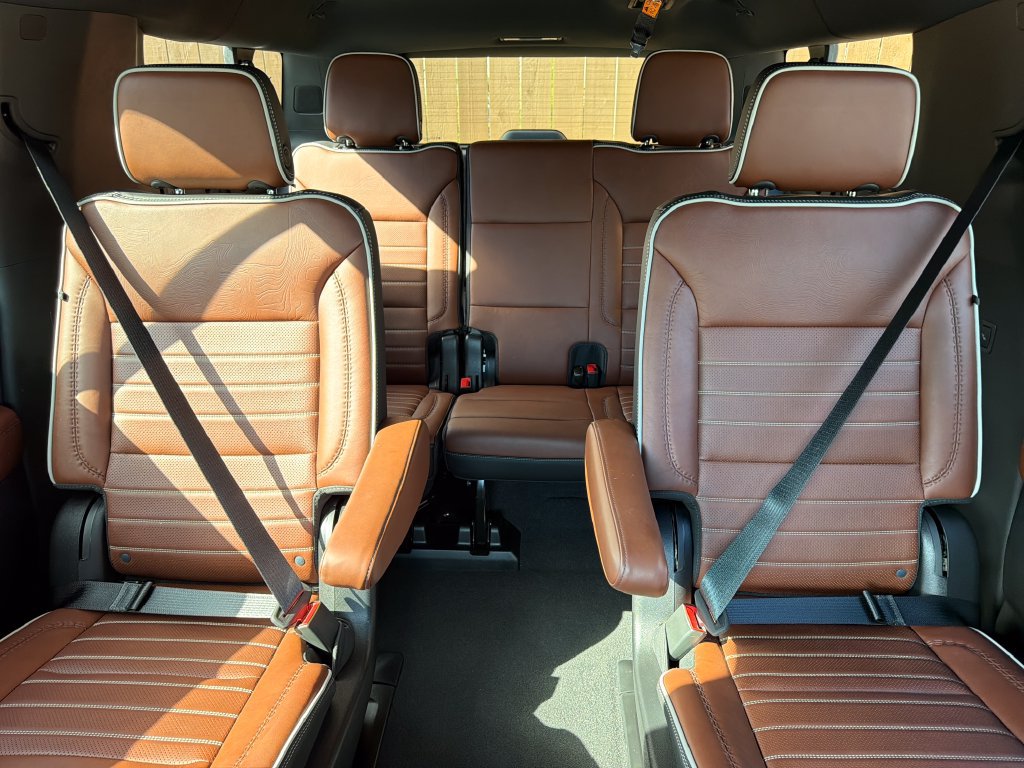 Used 2024 GMC Yukon XL Denali Ultimate AWD/4WD image 33
