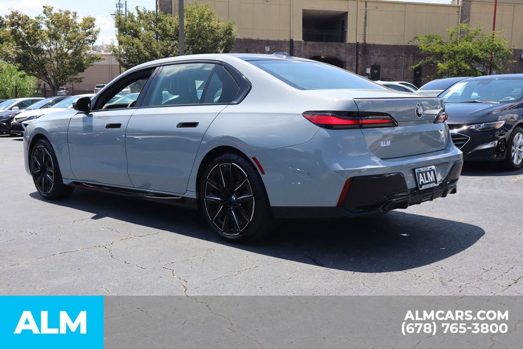 Used 2025 BMW 740i w/ Premium Package image 9