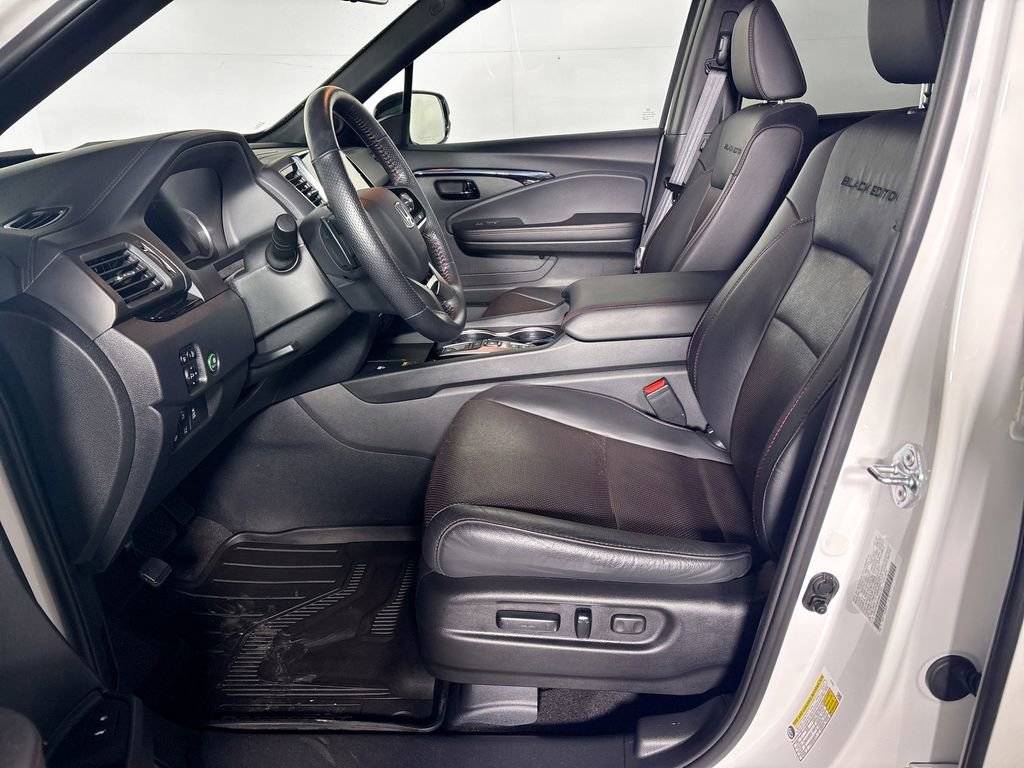 Certified 2024 Honda Passport Black Edition image 12