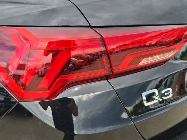 Used 2025 Audi Q3 2.0T Premium w/ Convenience Package AWD/4WD image 38