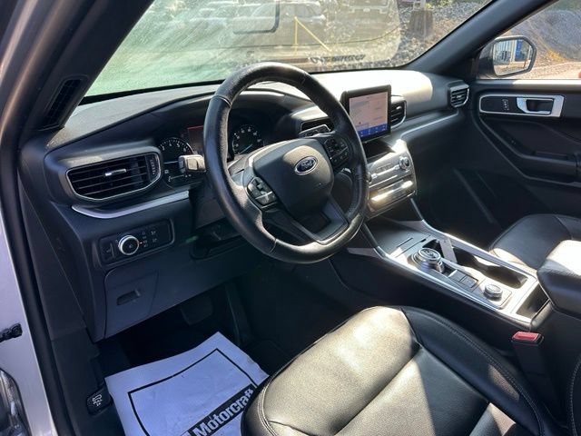 Used 2020 Ford Explorer XLT w/ Equipment Group 202A AWD/4WD image 24