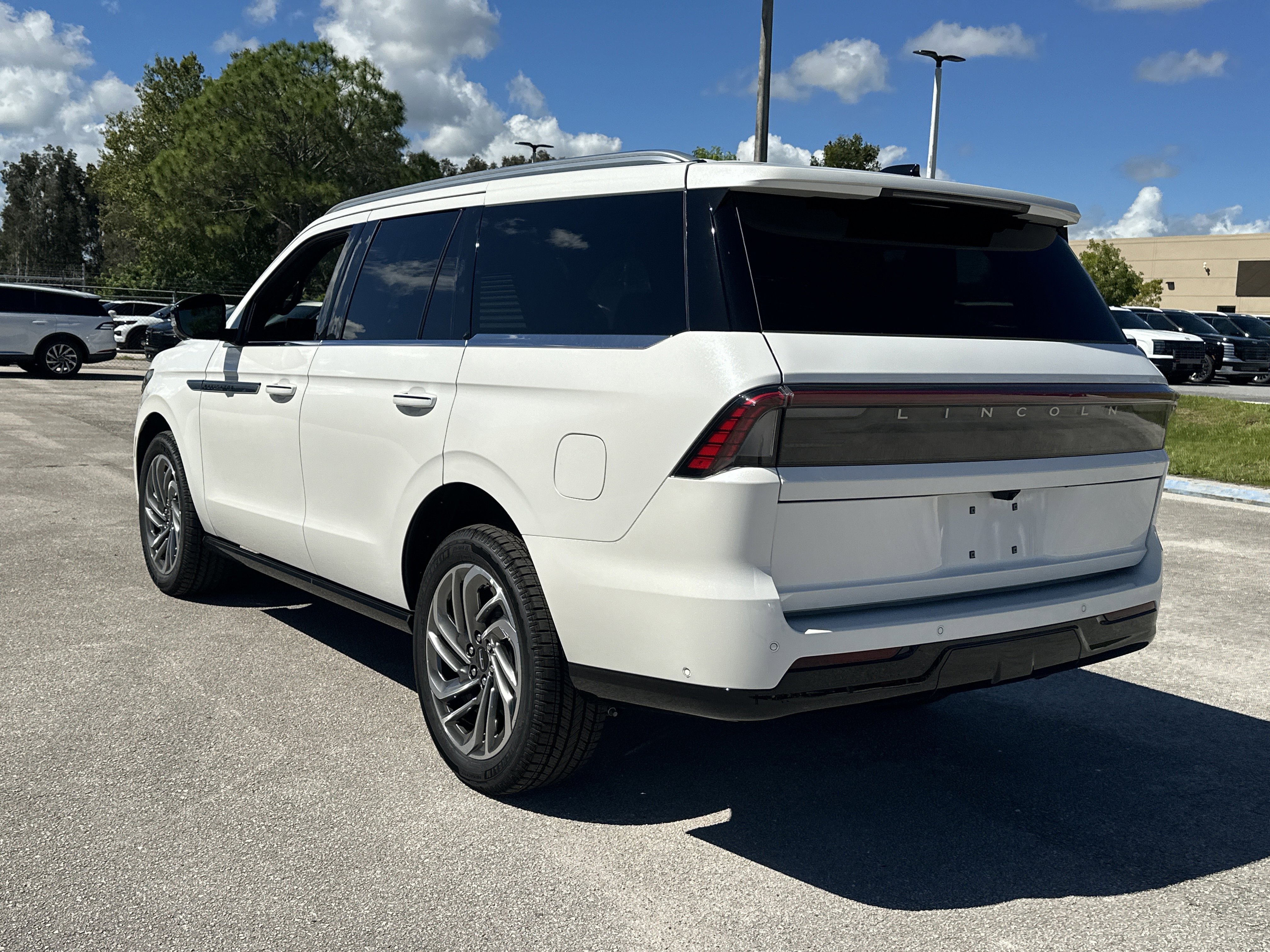 New 2025 Lincoln Navigator Reserve image 8