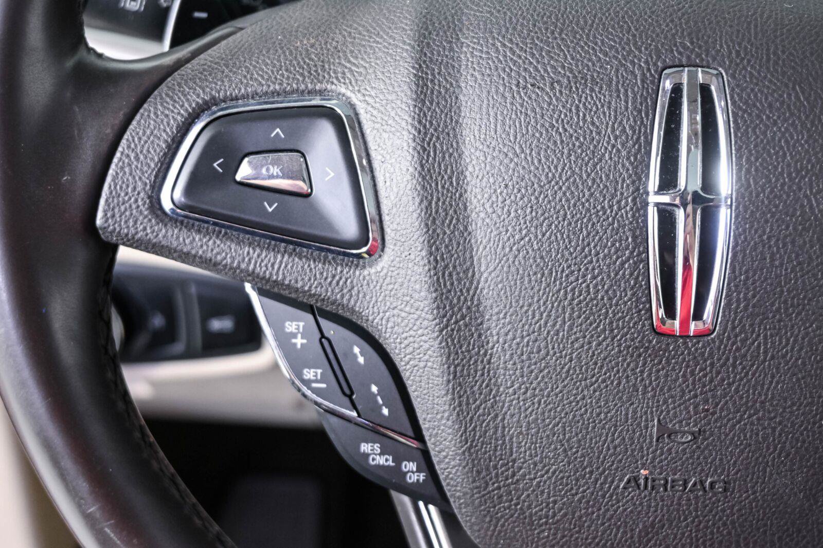 Used 2019 Lincoln MKC Reserve w/ MKC Technology Package FWD image 9
